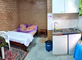 SJ Kololi Apartments, cheap hotel in Sere Kunda