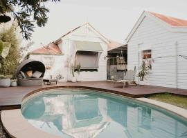 Noosa Junction Cottage : Walk to Hastings/Pet F, hotel di Noosa Heads