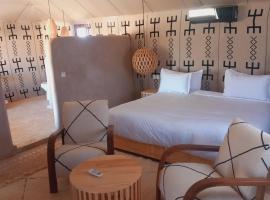 Night sky luxury camp, hotell i Adrouine