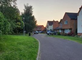 Peace and quiet on The Limes, guest house in Motcombe