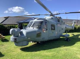 Haelarcher Helicopter Glamping, hotel in Helston