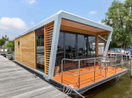 Luxe houseboat Sm&ucirc;k, &pi;&lambda;&omega;&tau;ό &kappa;&alpha;&tau;ά&lambda;&upsilon;&mu;&alpha; &sigma;&tau;&omicron; Grou