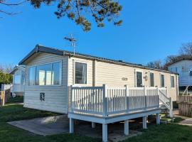 Relaxing Holiday Home Chickerell View Littlesea Haven, resort village in Weymouth