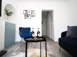 No 9 Afan Valley House by SSW - 3BR, Free Parking, Sleeps 5, close to Bike Trails