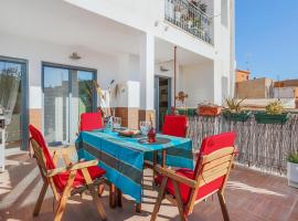 Amazing Apartment In Lorca With Kitchenette, hotel Lorcában