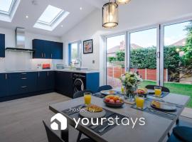 Sandileigh Drive by YourStays, vacation home in Altrincham