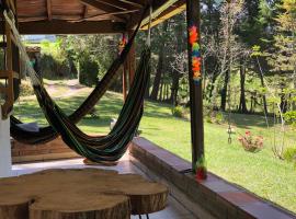 Casa Rustica con chimenea en su interior, rodeado de los cuatro elementos tierra, fuego, aire y agua, ubicada en sector tranquilo, para descansar en familia o amigos,, ξενοδοχείο σε Mazo
