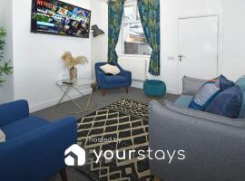 Lowther House by YourStays, semesterhus i Stoke on Trent