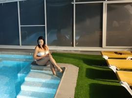Villa con piscina privada climatizada 29ºC，聖蘇珊娜的小屋