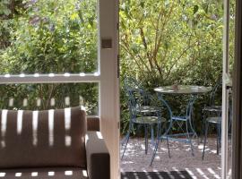 Appartement avec terrasse en pleine nature、Ougney-Douvotのファミリーホテル