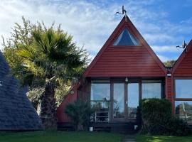 73 Palm Lodge, cabin in Kingsdown