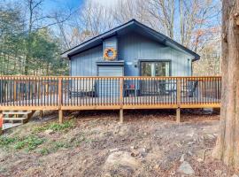 Quaint Jim Thorpe Cabin Retreat, Walk to Beach!, khách sạn ở Jim Thorpe