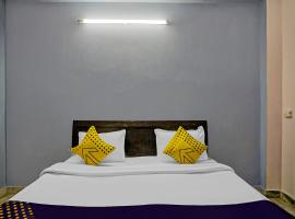 SPOT ON Raj Hotel Vip Near Worlds Of Wonder, hotel sa Kalkaji Devi