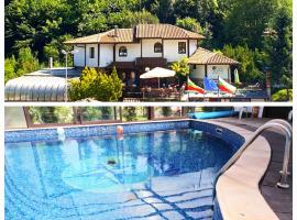 Guest house Elora, Hotel mit Pools in Chiflik
