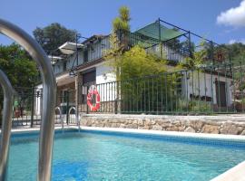 Aloja entero El Mirador de Acebo 4 estrellas piscina Sauna Spa, casa de férias em Acebo