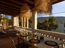 Seaview Apartment - Poros Relaxing Beachfront Flat