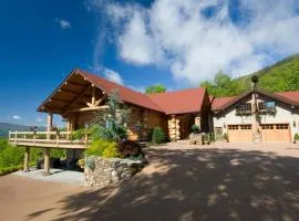 LUXURIOUS TN Mtn Lodge- Sleeps 22+, Hiking & Lake