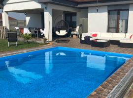 Dom s bazénom a záhradou na dovolenku snov, hotel murah di Topoľníky