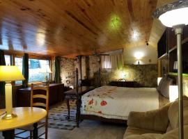 Castle Suite at White Lotus Eco Spa Retreat, tradicionalna kućica u gradu 'Stanardsville'