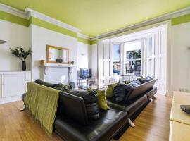 Longsands Beach, Apartment 1, Tynemouth., hotel in Tynemouth