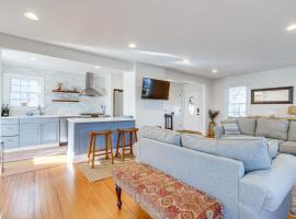 Greenport Home with Harbor View Near Ferry and Beaches, מלון בגרינפורט