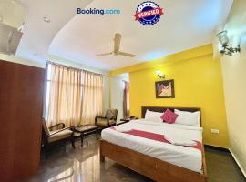 Hotel Surya Beach inn ! PURI near-sea-beach-and-temple fully-air-conditioned-hotel with-lift-and-parking-facility, hotell i Puri