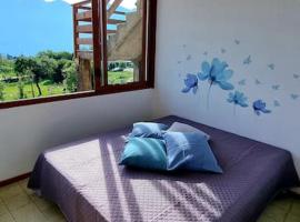 Casa con vista panoramica in zona tranquilla, ξενοδοχείο σε Campione del Garda