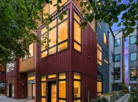 West Seattle's Modern Townhome