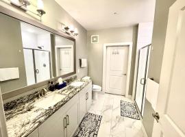 5-Bedroom Combined Apartment in King of Prussia!, hotel in King of Prussia