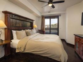 Luxury Downtown Rental (Hot Tub/Pet Friendly) - La Dolce Vita Villas #8, Ferienwohnung in Moab