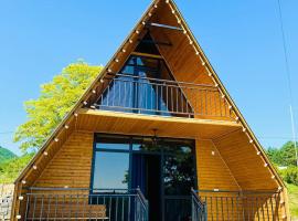 Cottage 360°, chalet i Surami