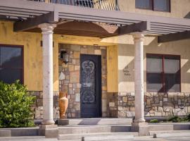 Luxury Downtown Rental (Hot Tub/Pet Friendly) - La Dolce Vita Villas #9, hotel in Moab