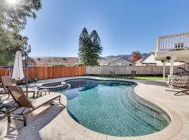 Lake Elsinore Home with Pool - 44 Mi to Disneyland!, vacation home in Lake Elsinore