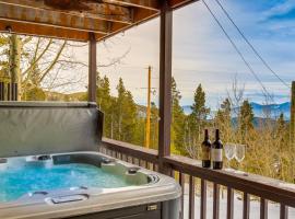 Mountain-View Idaho Springs Getaway with Hot Tub!, Villa in Idaho Springs