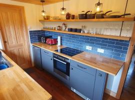 Ty Taf- 2 Bed Cottage with Quick & Easy Transport Links to Cardiff Centre โรงแรมในคาร์ดิฟฟ์