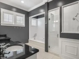 Bungalow 8