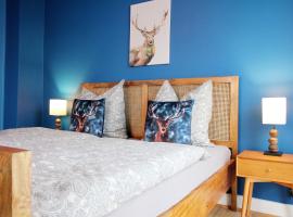 Wood Lodge mit Kinderzimmer I Messe l City l Flughafen l Hbf, kalnų namelis Duisburge