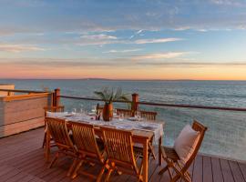 Blue Dolphin: An Oceanfront Malibu Sanctuary, casa rústica em Malibu