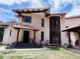 Golden House guesthouse, hótel í Cochabamba