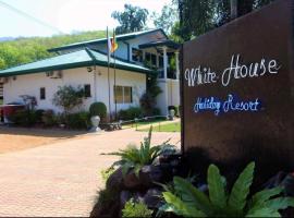 White House Holiday Resort, hotel v mestu Ratnapura