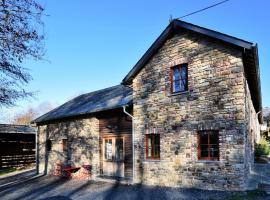 Cozy holiday home in Ennal Grand Halleux, hotelli kohteessa Ennal