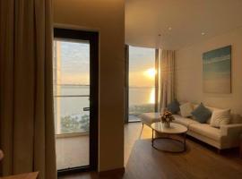 Modern Apartment Beachfront at Ha Long Bay, appartement in Ha Long