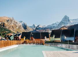 ISKÖ BaseCamp & Hôtel, Col d'Aubisque, hôtel à Gourette