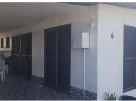 Entire 3 bedroom Fully Furnished House, 6 Guests