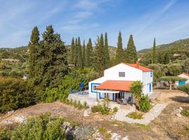 Holiday house with sea view and private garden, Moni Timiou Stavrou, Samos, hótel í nágrenninu