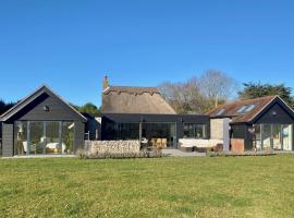 Luxury Cottage Conversion ~ Close to Beaches, cottage in Birdham