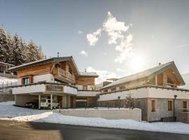 Holzlodge deluxe, hotel with parking in Radstadt