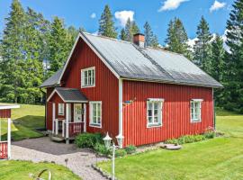 schwedischer Waldhof -Marie- in einsamer Lage, cabaña o casa de campo en Åmål