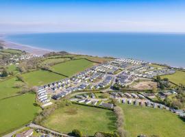 Meadow House Holiday Park, camping resort en Amroth