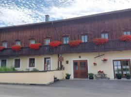 Gästehaus Schörgenhofer, Hotel am Strand in Waging am See